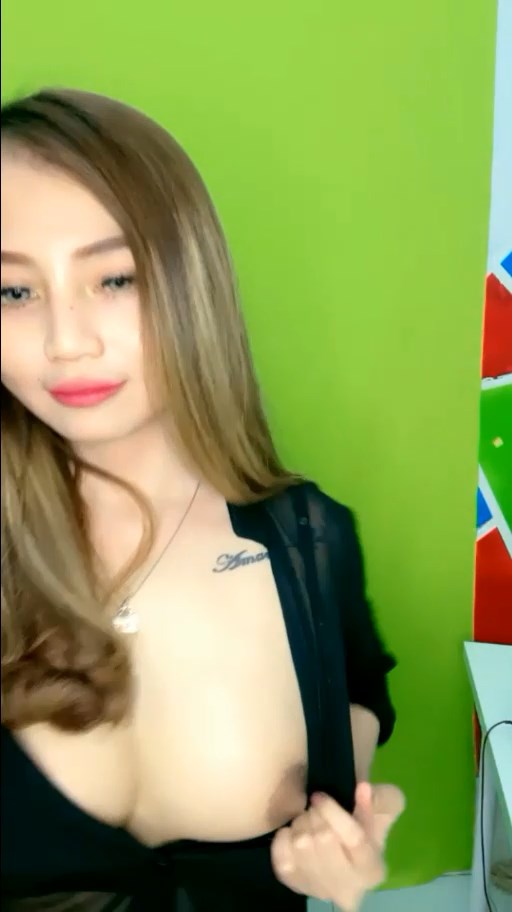 Maria Cantik pamerin Toket uting