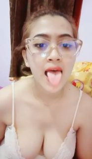 Belahan Dada Mbak Sri Montok