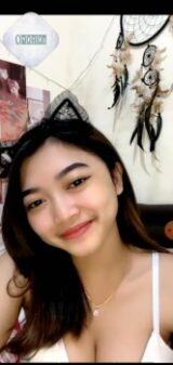 Queenna Tanktop putih mempesona