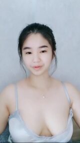 Grace panlok belahan dada mulus