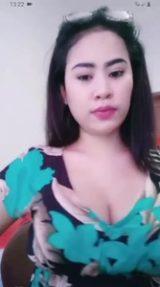 Oline toge montok ngangkang berdiri colmek