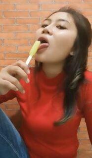 Bundkey buka baju pamerin uting toket rebahan