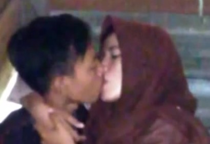 Cewek Jilbab Pramuka Sange di Gubuk