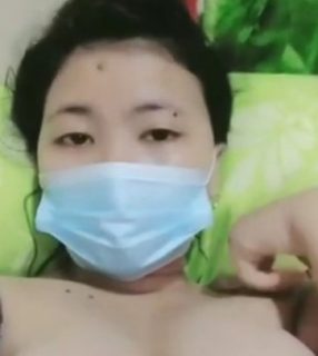 Ichaa beha abu2 rebahan remas toket