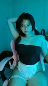 Host Berkacamata Sexy Binal