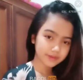 Vivitan ABG Cakep Pamerin Toketnya