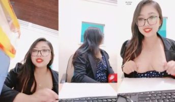 Show Uting Live dari Kantor Nih Mbaknya Gokil