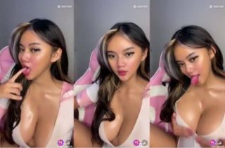 Eksotis Toge Kak Aura Mango Jilat Tetek Sendiri Hot